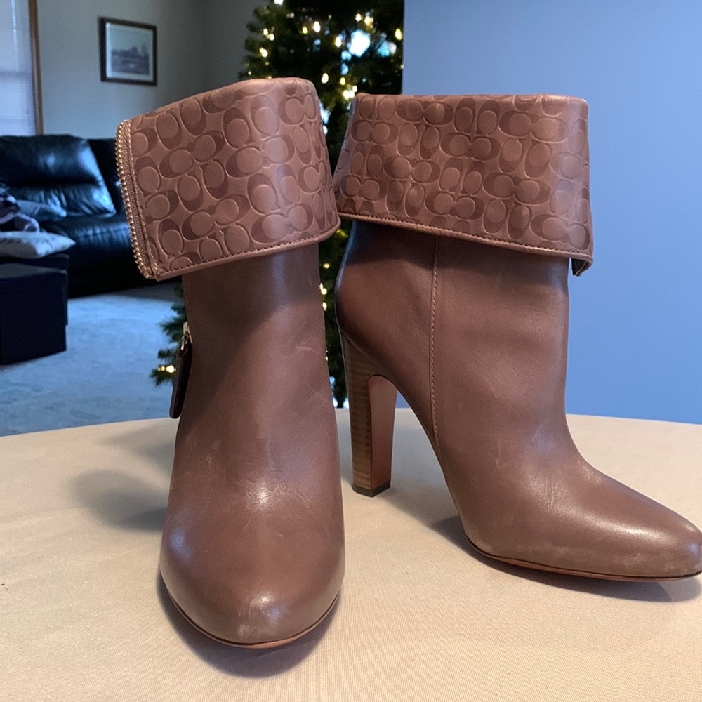 Coach l!  NWOB. Never worn Medium Brown/Taupe Boots. Great style!